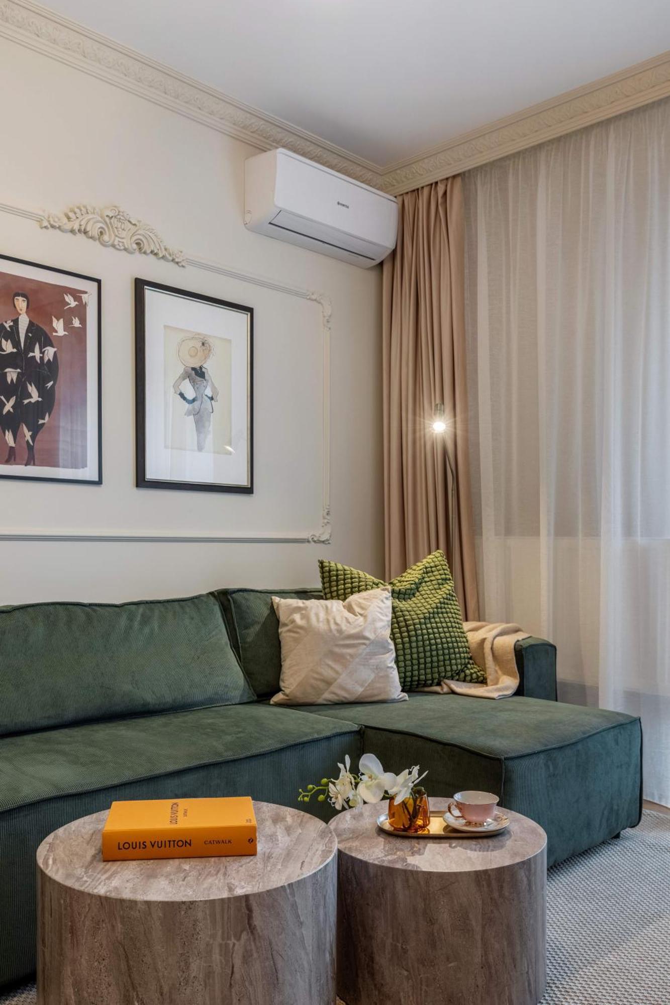 Maison Elysee - An Elegant In Piata Romana Apartment