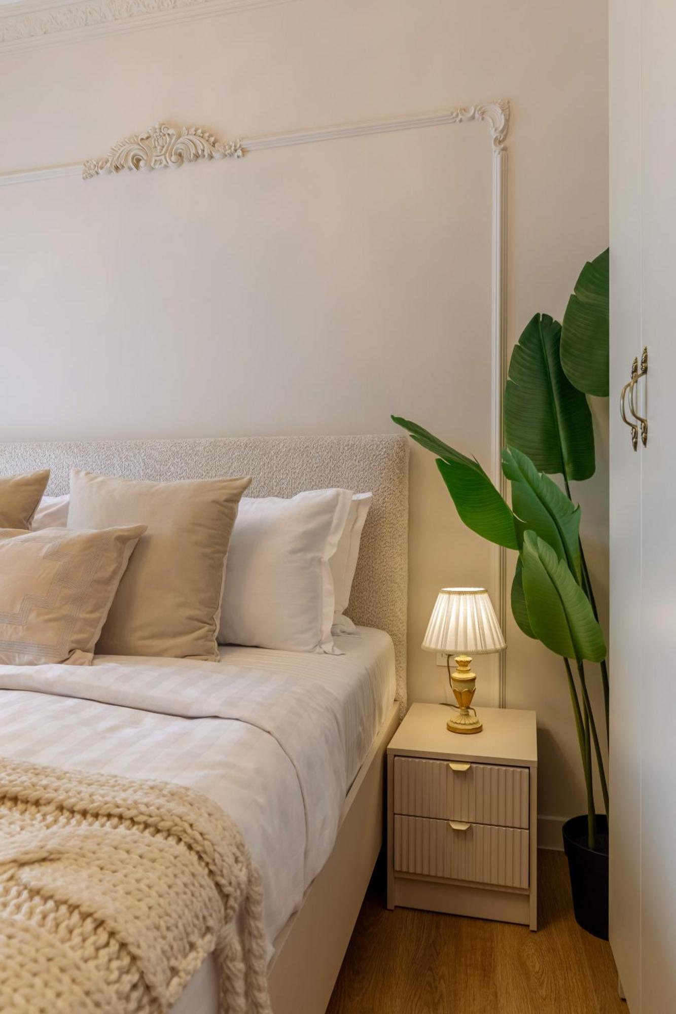 Maison Elysee - An Elegant In Piata Romana Apartment Bucharest